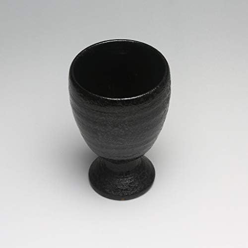 Cupa de Sake Neagră realizată de Kazusa Nosaka. Hagiware ceramică tradițională japoneză.