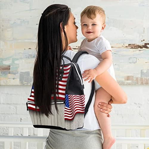 Steag american pe un fundal de fundal din lemn rucsac pentru bebeluși pentru a schimba pungi schimbând mai multe funcții de